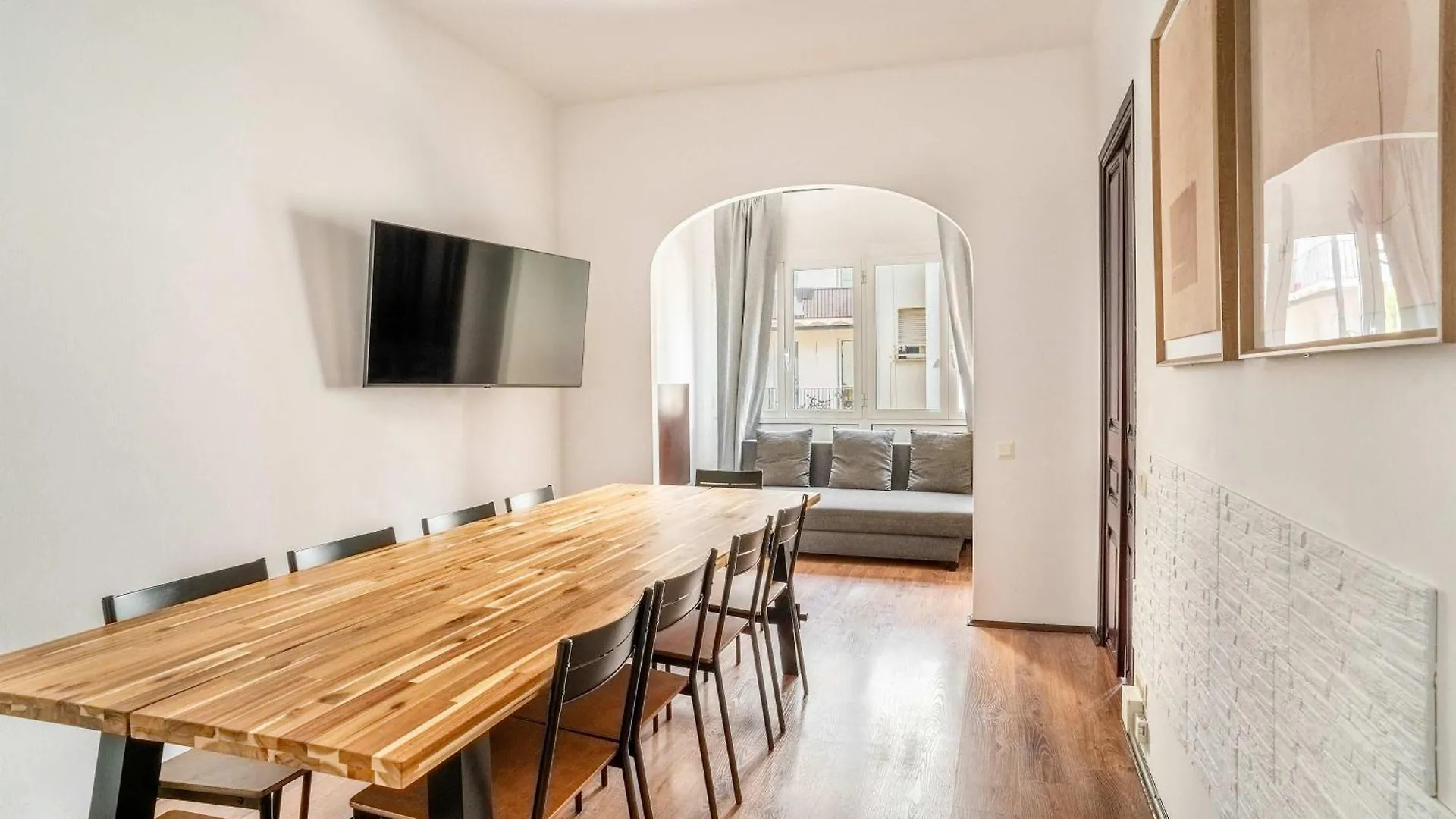 4- Bedroom Apartment In Gracia Village Barcelona